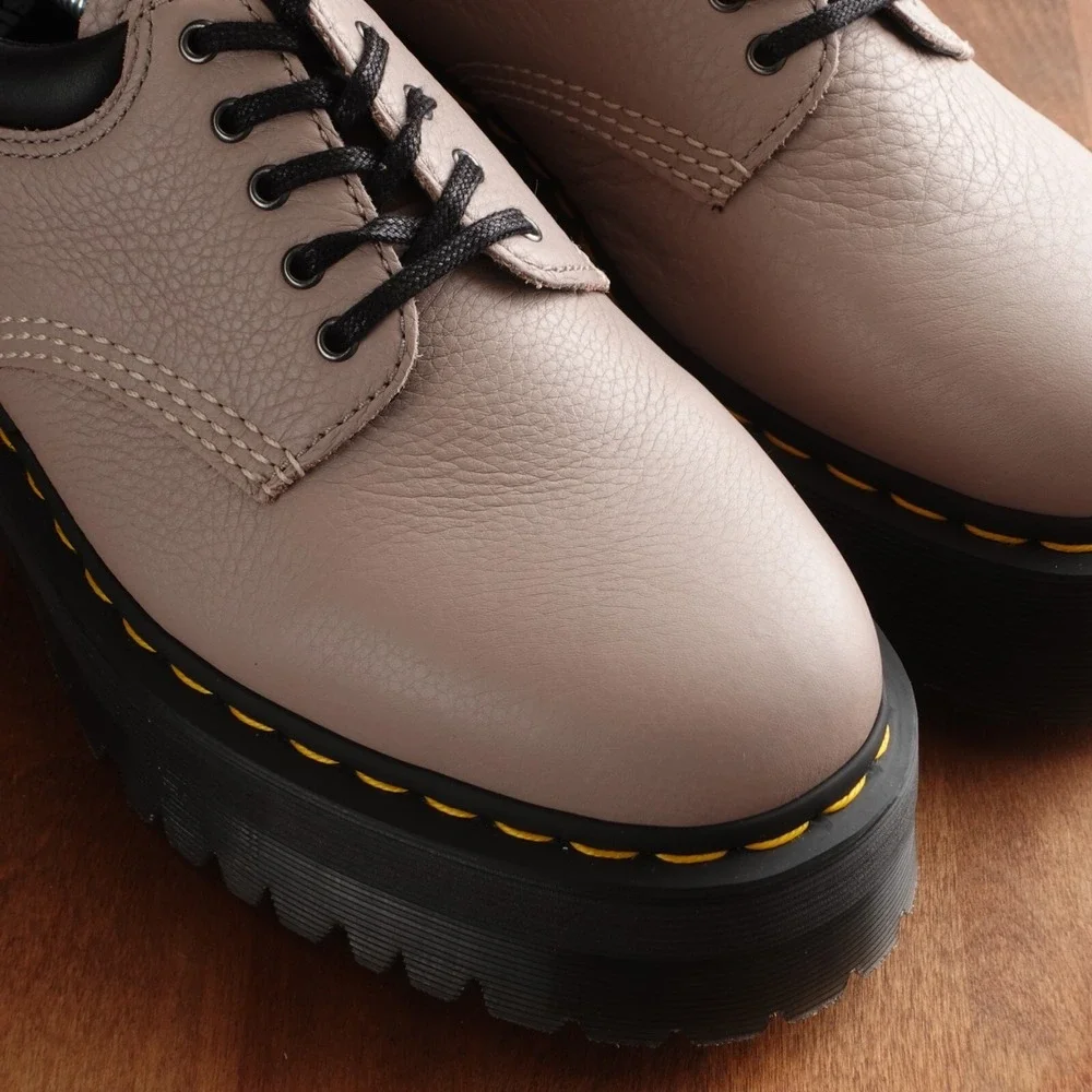 Dr. Martens Oxfords Womens SZ 10 M9 Taupe 8053 Quad Leather Platform Shoe Preppy